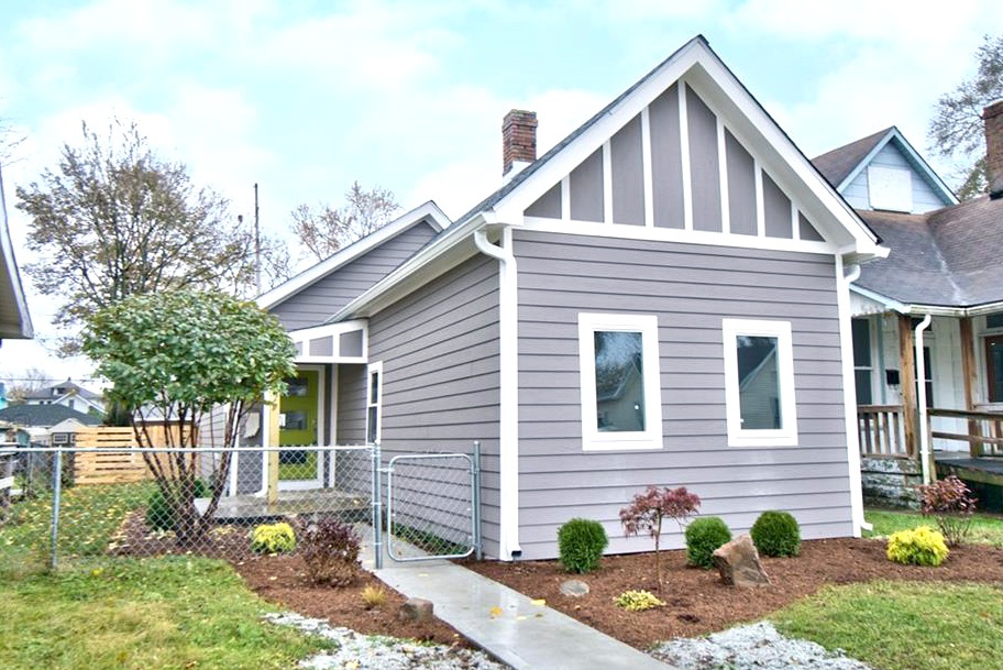 827 Weghorst Front Exterior Home Green Door