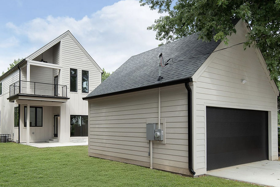 Detached Garage on Custom Home