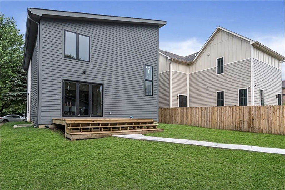 1106 N Beville Back Exterior