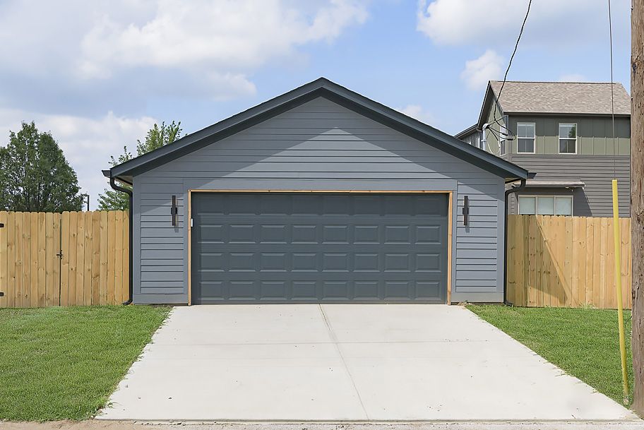 Modern Detached Garage Exterior