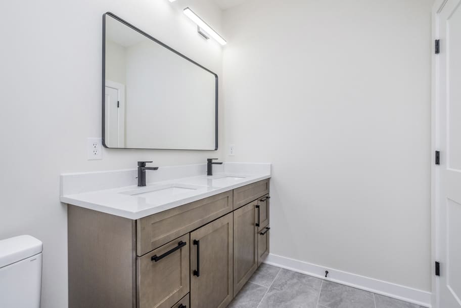 Double Sinks and Large Mirror