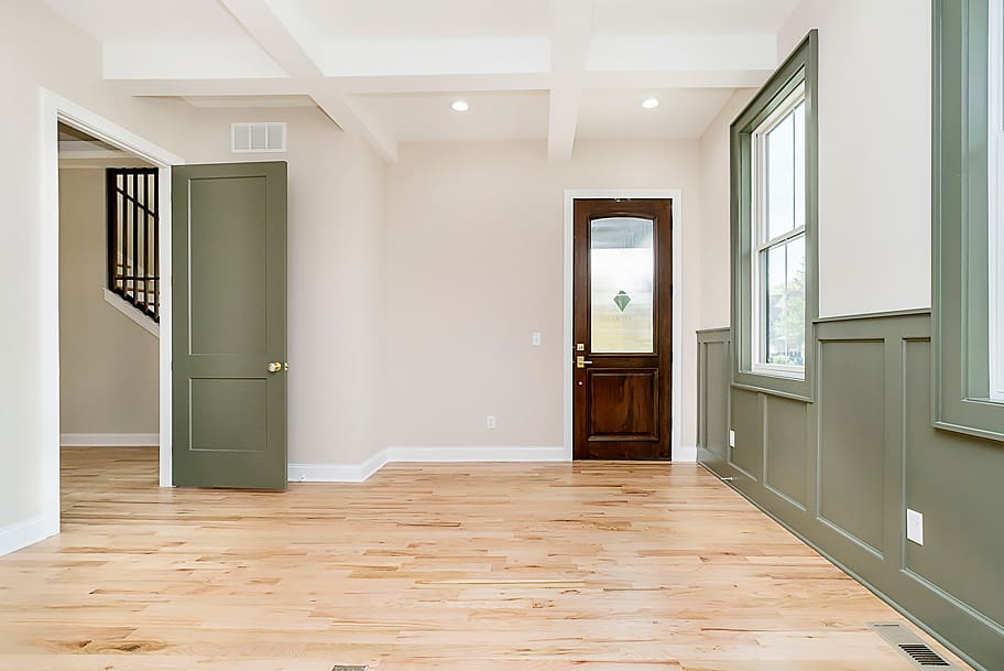 High-End Features Solid Wood Door